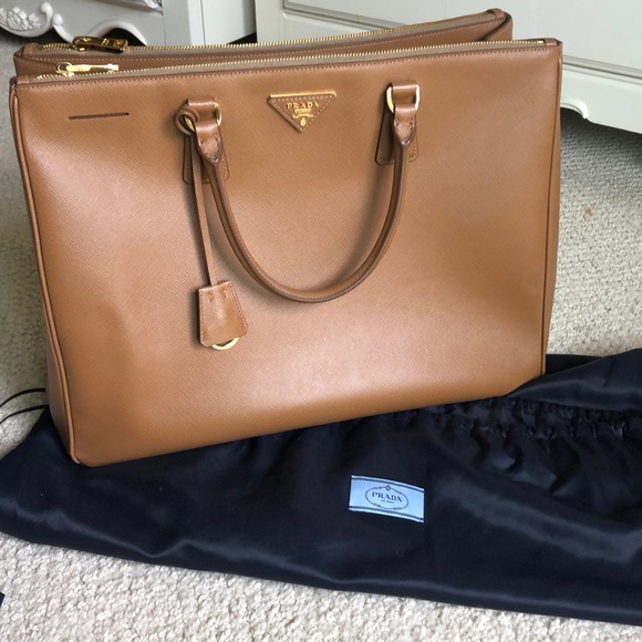 Prada Saffianio Executive Tote (Extra Large Size) - Picture 3 of 7